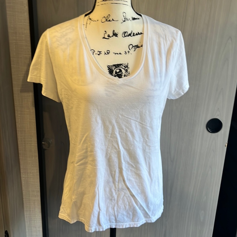 White Hanes short sleeve shirt